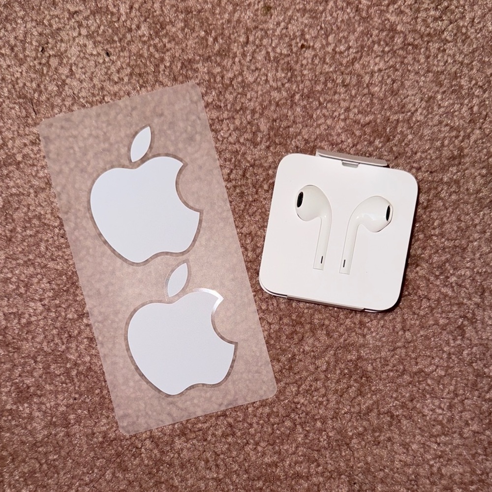 ✳️NWOT Apple EarPods with Lightning Connector